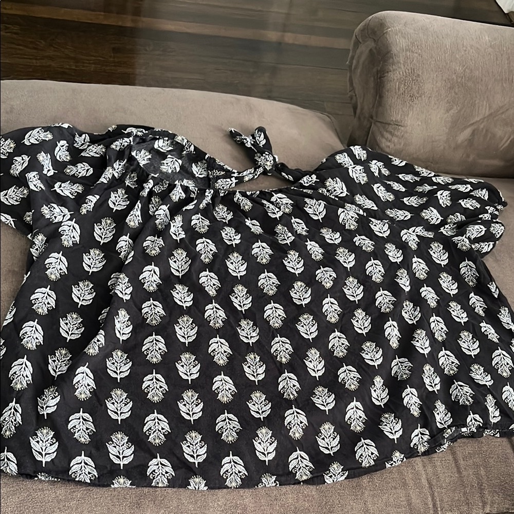 Black and White Leaf Print Blouse
